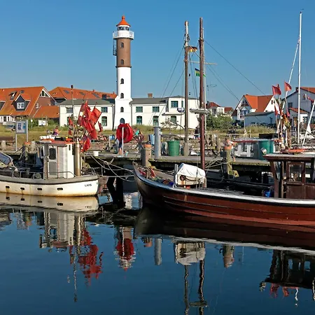 Kleine Hafenkoje Insel Poel