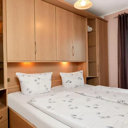 Kleine Hafenkoje * Poel